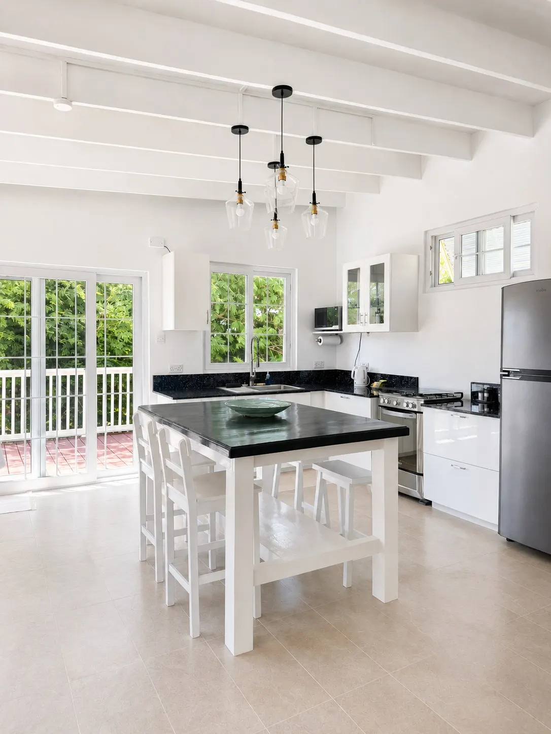 Fully equipped kitchen with breakfast island